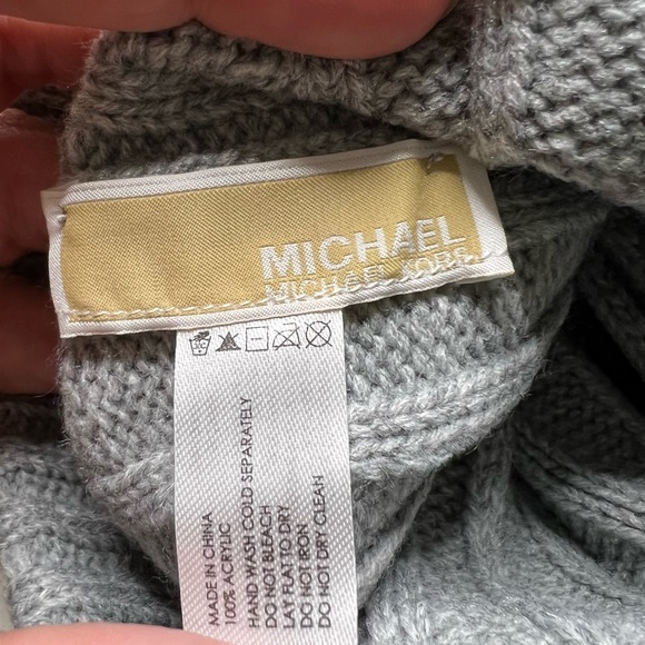 NWT Michael Kors Ribbed Pom Knit Cuffed Beanie Hat Grey OS - Picture 5 of 6